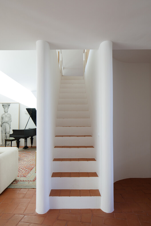 Casa da Azoia / SAMF Arquitectos Casa da Azoia / SAMF Arquitectos - Interior Photography, Stairs, Wood, Handrail