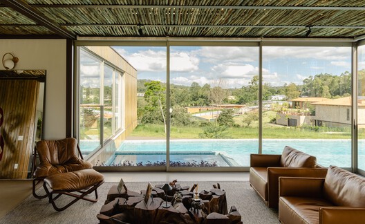 Casa Themis / Sergio Sampaio Archi + Tectônica - Interior Photography, Living Room, Chair, Beam