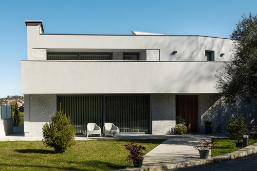 Two Houses in Guimarães / felixARQS - Daniel félix Architects Two Houses in Guimarães / felixARQS - Daniel félix Architects - Exterior Photography, Concrete