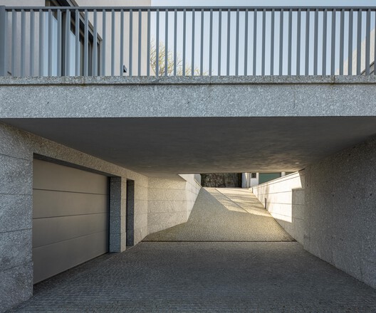 Two Houses in Guimarães / felixARQS - Daniel félix Architects Two Houses in Guimarães / felixARQS - Daniel félix Architects - Interior Photography, Concrete, Handrail