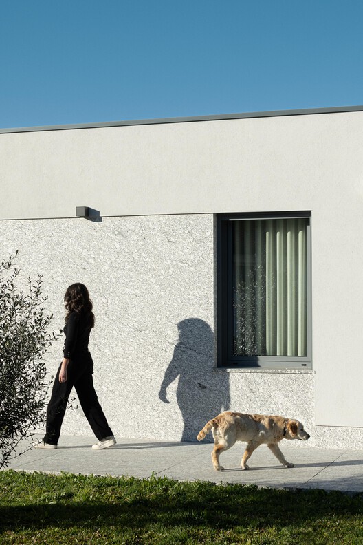 Two Houses in Guimarães / felixARQS - Daniel félix Architects Two Houses in Guimarães / felixARQS - Daniel félix Architects - Exterior Photography, Concrete