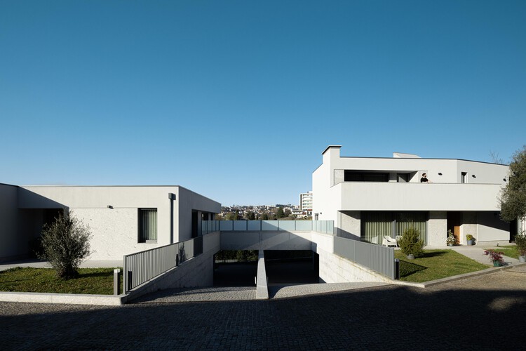 Dos casas en Guimarães / felixARQS - Daniel felix Architects - fotografía exterior, hormigón, patio interior