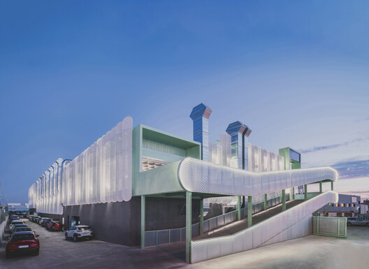 Leganés Auto Center / OOIIO Arquitectura - Exterior Photography, Steel