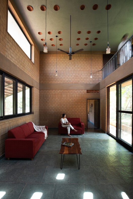 Kripanilay Farmhouse / HabitArt Architecture Studio - Interior Photography, Living Room, Wood, Brick, Beam