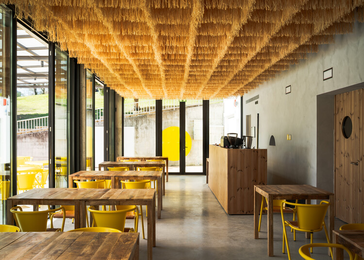 É Um Restaurante / SIA arquitectura + gonçalves perić - Fotografia de Interiores, Restaurante, Cadeira