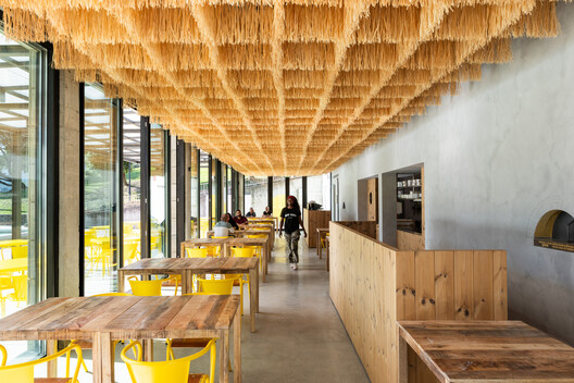 É Um Restaurante / SIA arquitectura + gonçalves perić - Fotografía interior, Cocina, Madera