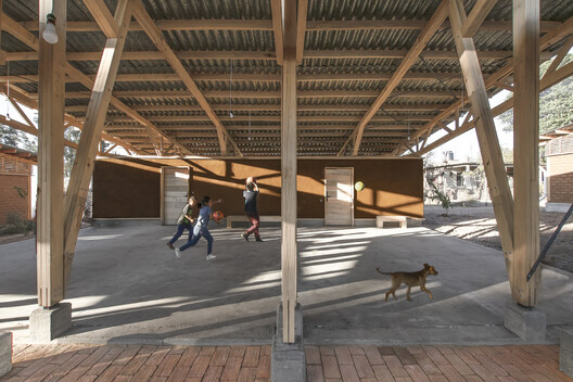 Centro de Cultura e Ecologia Quiané – Fase 2 / Universidade de Ciências Aplicadas de Munique + Frente por la Defensa de la Tierra + Comunidade de Santa Catarina Quiané + CAMPO + Atarraya Taller de Arquitectura - Fotografia de Interiores, Madeira, Viga