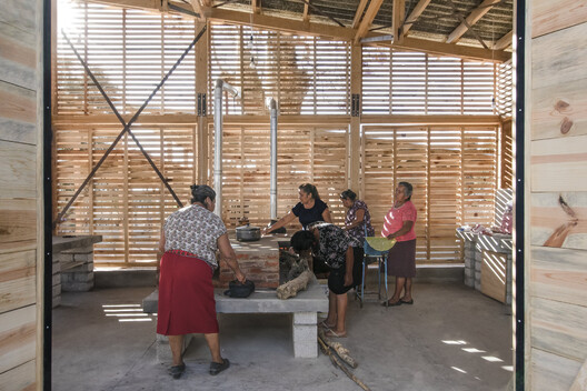 Centro de Cultura e Ecologia Quiané – Fase 2 / Universidade de Ciências Aplicadas de Munique + Frente por la Defensa de la Tierra + Comunidade de Santa Catarina Quiané + CAMPO + Atarraya Taller de Arquitectura - Fotografia de Interiores, Escada, Madeira