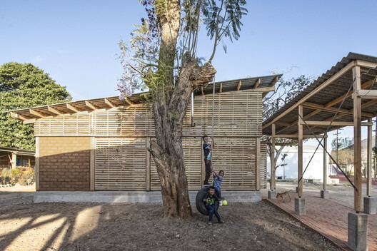 Centro de Cultura e Ecologia Quiané – Fase 2 / Universidade de Ciências Aplicadas de Munique + Frente por la Defensa de la Tierra + Comunidade de Santa Catarina Quiané + CAMPO + Atarraya Taller de Arquitectura - Fotografia de Exterior, Madeira