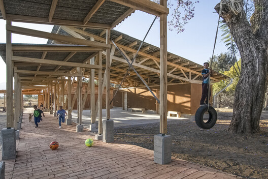 Centro de Cultura e Ecologia Quiané – Fase 2 / Universidade de Ciências Aplicadas de Munique + Frente por la Defensa de la Tierra + Comunidade de Santa Catarina Quiané + CAMPO + Atarraya Taller de Arquitectura - Fotografia de Exterior, Madeira, Viga