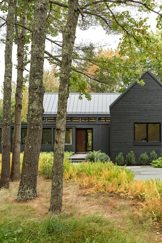 House at Town's Edge / ElliottArchitects - Exterior Photography, Door