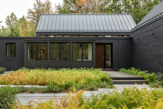 House at Town's Edge / ElliottArchitects - Exterior Photography, Wood, Door, Garden