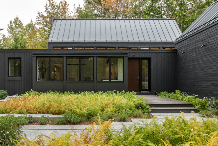 House at Town's Edge / ElliottArchitects - Exterior Photography, Wood, Door, Garden