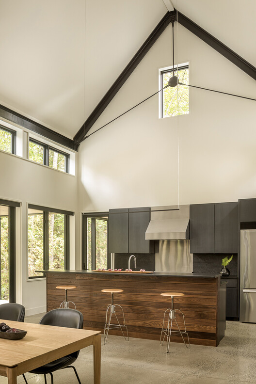 House at Town's Edge / ElliottArchitects - Image 5 of 20
