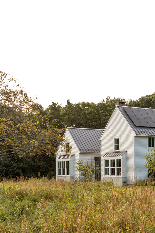 Farmhouse in a Meadow / ElliottArchitects - Image 2 of 26