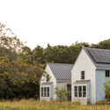 Farmhouse in a Meadow / ElliottArchitects - Houses