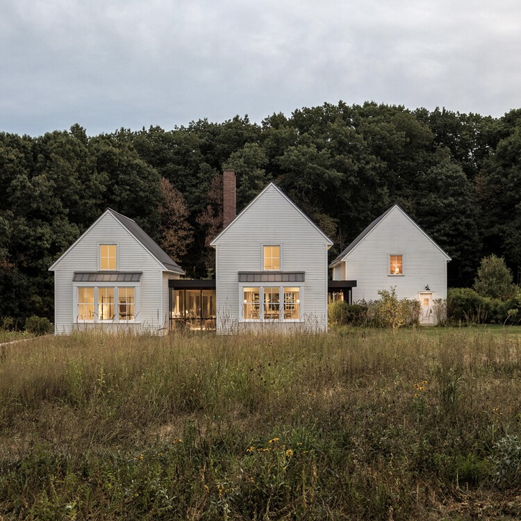 Farmhouse in a Meadow / ElliottArchitects - Houses