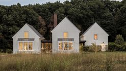 Farmhouse in a Meadow / ElliottArchitects