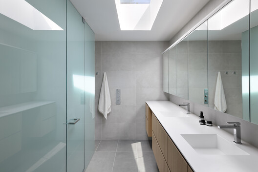 Casa Luce / HK Associates Inc Casa Luce / HK Associates Inc - Interior Photography, Bathroom, Countertop, Sink, Glass