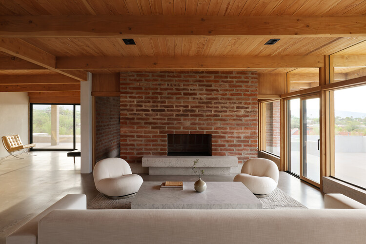 Casa Luce / HK Associates Inc - Fotografía interior, Sala de estar, Madera, Ladrillo