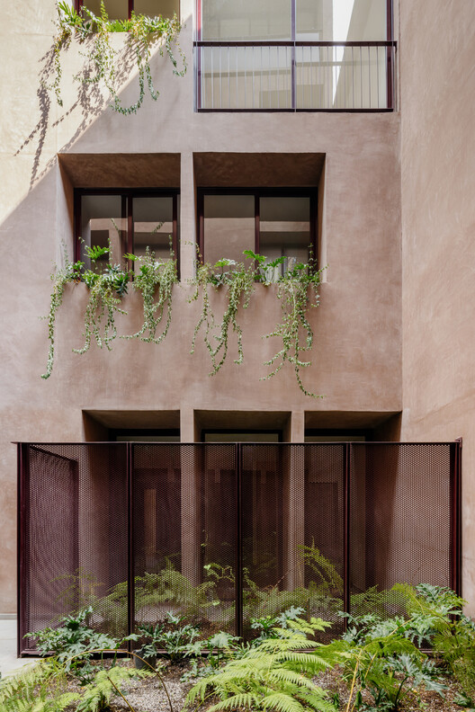 Londres 187 Building / CCA | Bernardo Quinzaños  + Olga Romano - Image 3 of 20