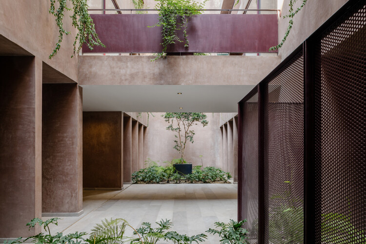 Edificio 187, Londres / CCA | Bernardo Quinzaños + Olga Romano - fotografía de interiores, hormigón, patio interior