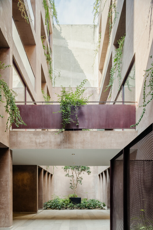 Londres 187 Building / CCA | Bernardo Quinzaños  + Olga Romano - Image 10 of 20
