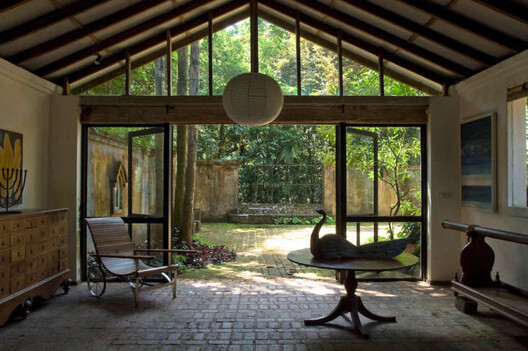 Tropical Modernism Beyond Aesthetics: The Politics of Shade and Air  - Image 2 of 12
