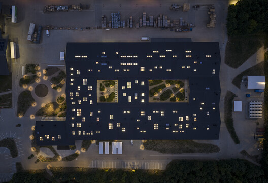 From Warehouse to Innovation Hub: Renovation, Reuse and Human-Centered Design for Lower Environmental Impact - Image 4 of 18