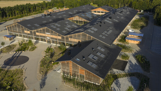 From Warehouse to Innovation Hub: Renovation, Reuse and Human-Centered Design for Lower Environmental Impact - Image 2 of 18