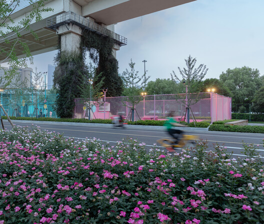 the Happy Spot under the Light Rail / VIASCAPE design - Image 10 of 25