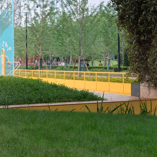 the Happy Spot under the Light Rail / VIASCAPE design - Image 12 of 25