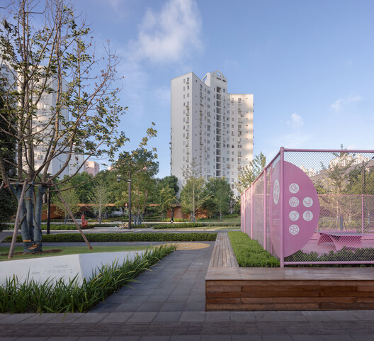 the Happy Spot under the Light Rail / VIASCAPE design - Exterior Photography, Garden