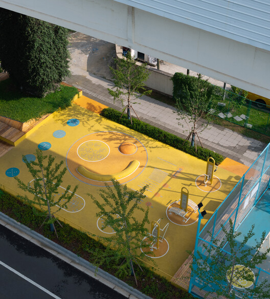 the Happy Spot under the Light Rail / VIASCAPE design - Image 4 of 25