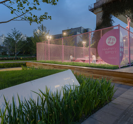 the Happy Spot under the Light Rail / VIASCAPE design - Exterior Photography, Garden