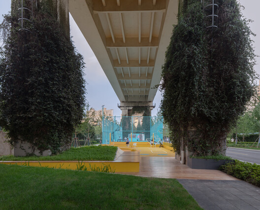 the Happy Spot under the Light Rail / VIASCAPE design - Image 20 of 25