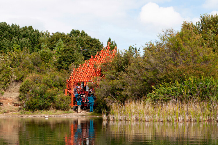 Mirador Interpretativo Laguna Troya / Dum Dum Lab - Fotografía exterior, Borde costero