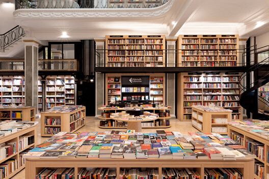 Livraria Feltrinelli Montevideo / Toro Arquitectos Livraria Feltrinelli Montevideo / Toro Arquitectos - Fotografia de Interiores, Armário, Prateleira