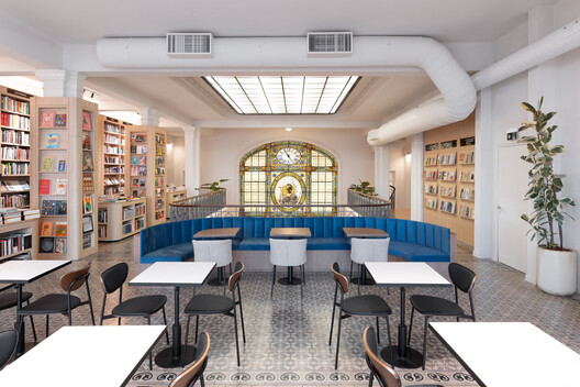 Livraria Feltrinelli Montevideo / Toro Arquitectos Livraria Feltrinelli Montevideo / Toro Arquitectos - Fotografia de Interiores, Sala de Jantar, Vidro
