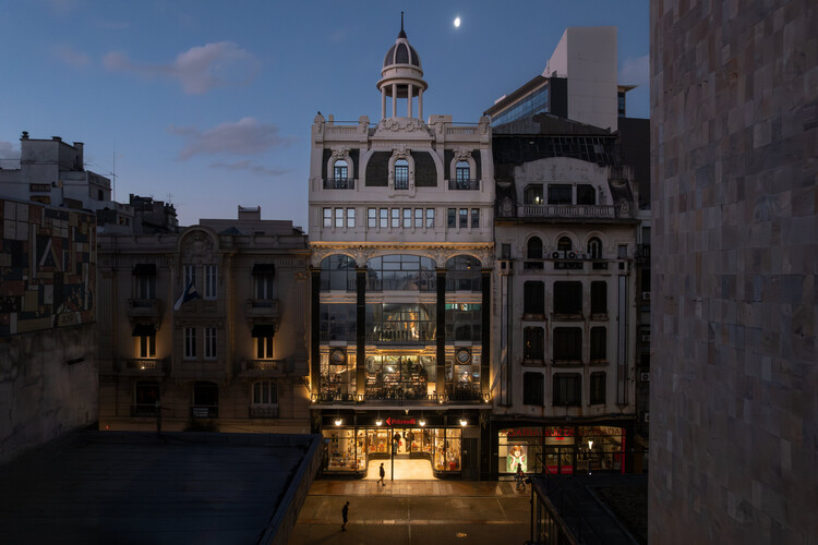 Librería Feltrinelli Montevideo / Toro Arquitectos - Remodelaciones