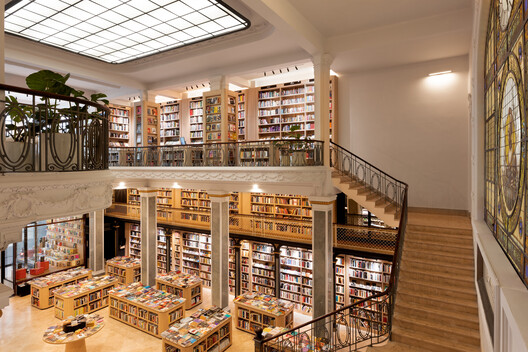 Livraria Feltrinelli Montevideo / Toro Arquitectos Livraria Feltrinelli Montevideo / Toro Arquitectos - Imagem 12 de 21