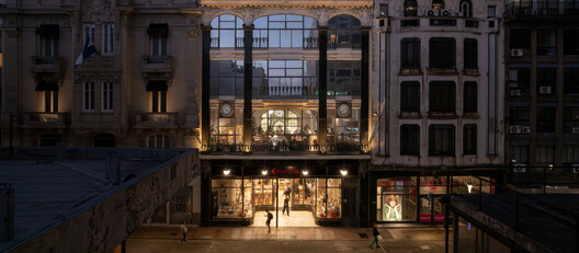 Livraria Feltrinelli Montevideo / Toro Arquitectos Livraria Feltrinelli Montevideo / Toro Arquitectos - Imagem 19 de 21