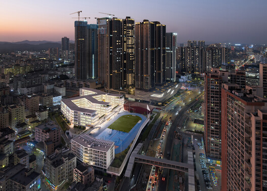 Shenzhen Longhua Foreign Languages School (Fucheng Campus) / Z&Z STUDIO Shenzhen Longhua Foreign Languages School (Fucheng Campus) / Z&Z STUDIO - Exterior Photography, Cityscape
