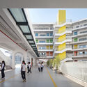 深圳市龙华区外国语学校福城校区 / 深圳大学建筑设计研究院“钟中+钟波涛”工作室 - 室内图, 小学及初中, 楼梯