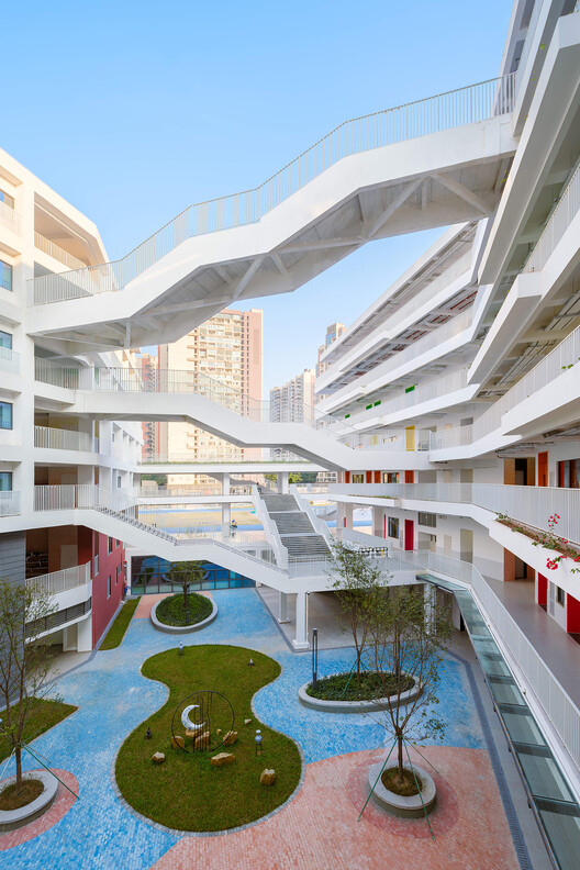 Shenzhen Longhua Foreign Languages School (Fucheng Campus) / Z&Z STUDIO Shenzhen Longhua Foreign Languages School (Fucheng Campus) / Z&Z STUDIO - Image 6 of 39