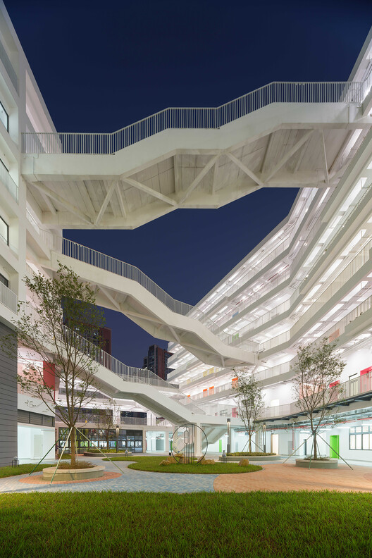 Shenzhen Longhua Foreign Languages School (Fucheng Campus) / Z&Z STUDIO Shenzhen Longhua Foreign Languages School (Fucheng Campus) / Z&Z STUDIO - Image 19 of 39