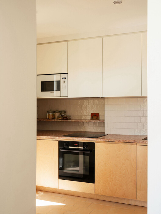 Apartamento em Paço de Arcos / Vario Studio - Fotografia de Interiores, Cozinha, Madeira, Bancada
