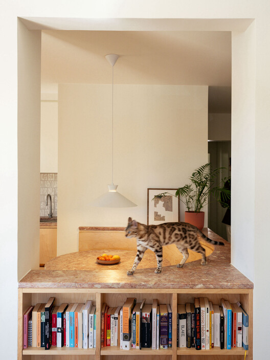 Apartamento em Paço de Arcos / Vario Studio - Fotografia de Interiores, Madeira, Prateleira, Iluminação