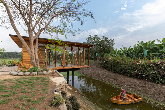 Above Water, Slope, and Forest: Elevated Architecture in Latin America - Image 5 of 17