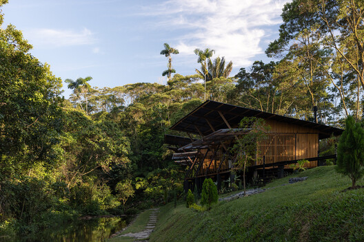 Above Water, Slope, and Forest: Elevated Architecture in Latin America - Image 12 of 17
